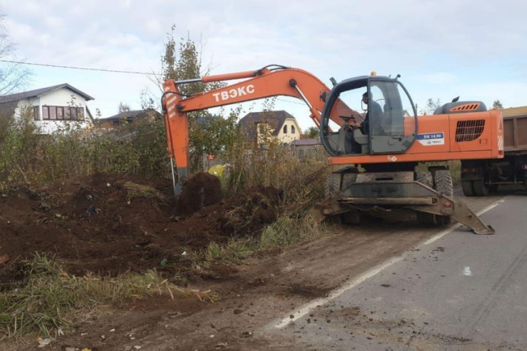 Питерских дачников в Никольском заблокировали за 32 незаконных съезда к дороге